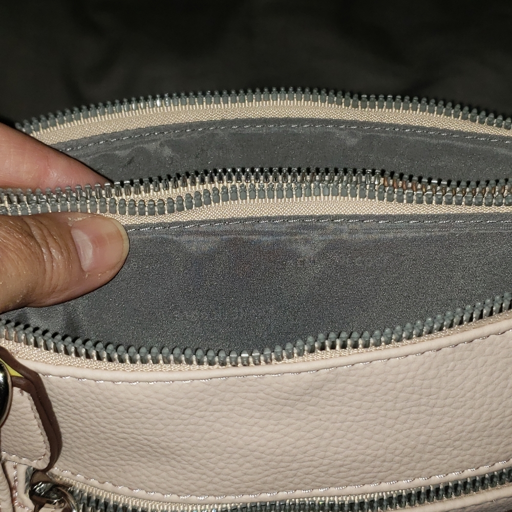 Kenneth Cole Bag - Picture 4 of 5